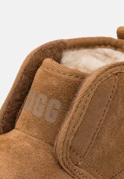Ugg Accessible Neumel Ez-Fit Unisex - Korte Laarzen - Chestnut -Mode Schoenenwinkel 0d9ca48353be40a4a13fe8b7f99f5a42