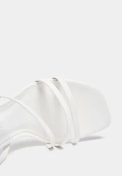 PULL & BEAR Absatz Mit Gekreuzten Riemen - Sandalen - White -Mode Schoenenwinkel 11f9646f3a214e7f86b757e545cf53b7