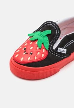 Vans Slip-On V Berry Unisex - Sneakers Laag - Red/Black -Mode Schoenenwinkel 1287c718b39040c99216b6f41acafef9