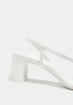 PULL & BEAR Absatz Mit Gekreuzten Riemen - Sandalen - White -Mode Schoenenwinkel 149d657896554db2a902318d5914fedb
