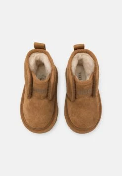 Ugg Accessible Neumel Ez-Fit Unisex - Korte Laarzen - Chestnut -Mode Schoenenwinkel 15d0b0b00b8d4815b6c19de1424237ce