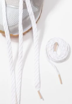 Skechers Sneakers Laag - Light Grey -Mode Schoenenwinkel 1c2a6eb659094c6c9761f38fac2292ab