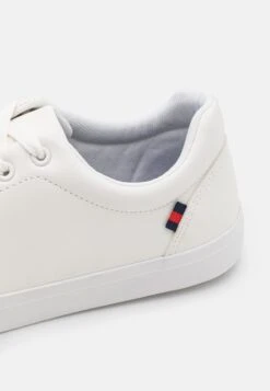 Pier One Unisex - Sneakers Laag - White -Mode Schoenenwinkel 1e08045fec014ab382da64da74b462a7