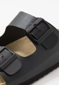 Pier One Unisex - Pantoffels - Black -Mode Schoenenwinkel 2c1088e9c35241008f77393ded163426