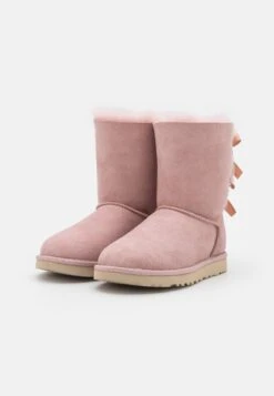 Ugg Bailey Bow - Korte Laarzen - Rose Grey -Mode Schoenenwinkel 31b3073874a8413cbd74807b209ee6c1