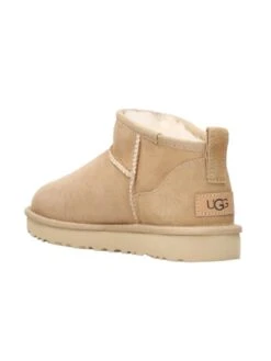 Ugg Classic Ultra Mini - Korte Laarzen - Sand -Mode Schoenenwinkel 351ead526521466aa551436db67932ee