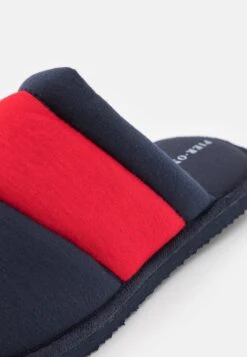 Pier One Unisex - Pantoffels - Dark Blue/Red -Mode Schoenenwinkel 3873ff5ffc164a00938853720f513c10