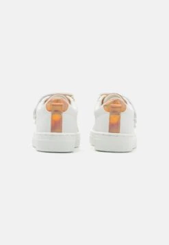 Friboo Sneakers Laag - White -Mode Schoenenwinkel 466da5095c754cd1bbc0fd2758a4d3ce