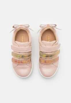 Friboo Sneakers Laag - Pink -Mode Schoenenwinkel 4799f8a51f034ef9bb56fc51fc807144