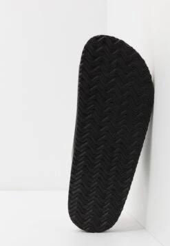 Pier One Unisex - Pantoffels - Black -Mode Schoenenwinkel 4a735c24e60449a29969a0148d036b07