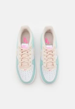 Nike Sportswear Air Force 1 Unisex - Sneakers Laag - Jade Ice/Guava Ice/White/Pink Spell -Mode Schoenenwinkel 570623a2e2da49ae8f6d326946fa8e10