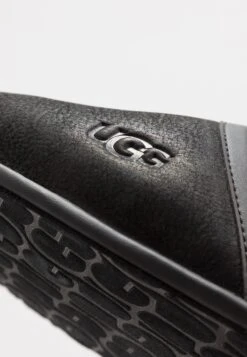 Ugg Scuff - Pantoffels - Black -Mode Schoenenwinkel 70f203e066234c8cbc3f3ebb69f2e5e9