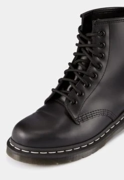 Dr. Martens 1460Boot - Veterboots - Black/White -Mode Schoenenwinkel 8237c7daa53a43a782bab1eb319e2e77