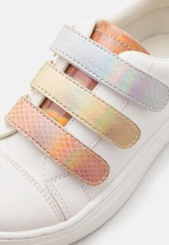 Friboo Sneakers Laag - White -Mode Schoenenwinkel 8906b84af3444d5191ac4f4587e46912