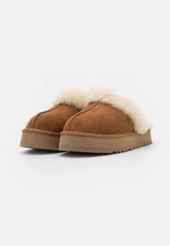 Ugg Disquette - Pantoffels - Chestnut 12 Ugg Disquette - Pantoffels - Chestnut -Mode Schoenenwinkel 8b553ca615ce4fa7ab46eb64ab2c8ed0