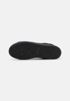 YOURTURN Unisex - Sneakers Laag - Black 10 YOURTURN Unisex - Sneakers Laag - Black -Mode Schoenenwinkel 8dfa14378f2c446396880c9788f41a86