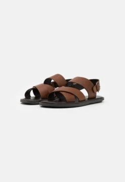 Pier One Unisex - Sandalen - Cognac -Mode Schoenenwinkel 93d59b6c78964396a0134fb24776a5f7