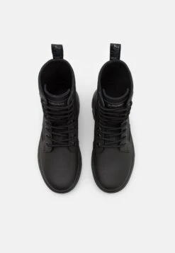 Dr. Martens Combs Ii Unisex - Veterboots - Black -Mode Schoenenwinkel a4c06f52e39d4cc288bcf0f9447602de