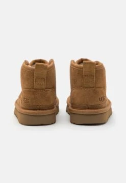 Ugg Accessible Neumel Ez-Fit Unisex - Korte Laarzen - Chestnut -Mode Schoenenwinkel a66db0d2aa0546f998a9fce001c47637