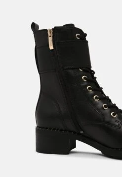 Tamaris Veterboots - Black/Gold 13 Tamaris Veterboots - Black/Gold -Mode Schoenenwinkel a7cb1f5039c746eb98ef35deb46d80d0