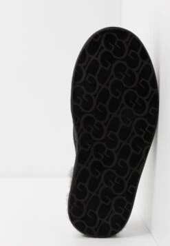 Ugg Scuff - Pantoffels - Black -Mode Schoenenwinkel a7d657a828814ad5b648a220729f64dd