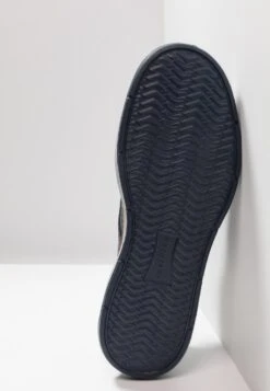 Skechers Moreno - Sneakers Laag - Navy 10 Skechers Moreno - Sneakers Laag - Navy -Mode Schoenenwinkel ac7853565eb042ad8439b8997256f5da