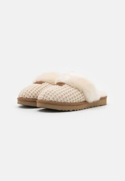 Ugg Cozy - Pantoffels - Cream -Mode Schoenenwinkel b447d3eb2eee4d598de74ea451e5634d