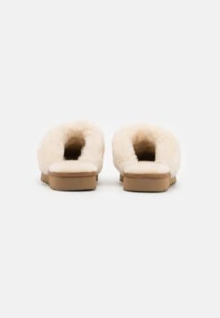 Ugg Cozy - Pantoffels - Cream -Mode Schoenenwinkel b5571a74f6324f21a1659713442b57c9