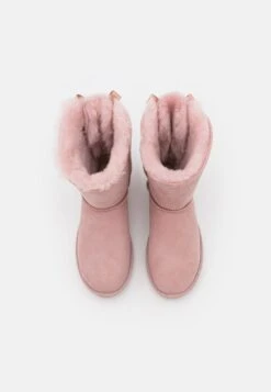 Ugg Bailey Bow - Korte Laarzen - Rose Grey -Mode Schoenenwinkel be84b4ecc112410c924830acab857c5e