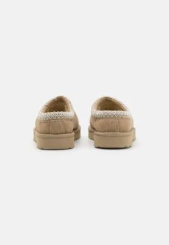 Ugg Tasman - Pantoffels - Mustard Seed/White -Mode Schoenenwinkel c2f87fae95474bc597c678d01fed6684