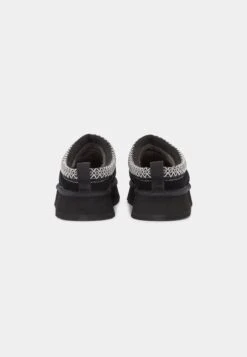 Ugg Tazz - Pantoffels - Nero -Mode Schoenenwinkel c983f7a8fa484ef09b6a5bc4a2135107
