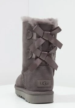 Ugg Bailey Bow - Korte Laarzen - Grey -Mode Schoenenwinkel cd24d18222c74140b68784fd42681dc1