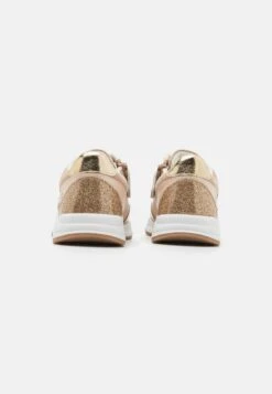 Friboo Disney Minnie Mouse - Sneakers Laag - Rose Gold -Mode Schoenenwinkel d240e02a04b44521a75d7b9305624356