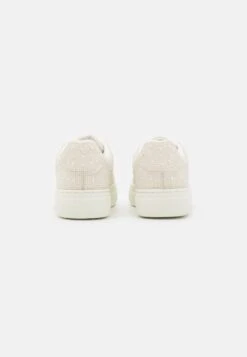 Sneakers Laag - Off-White 9 Sneakers Laag - Off-White -Mode Schoenenwinkel d3b67d0bf0f5472984c10fecfec1cafd