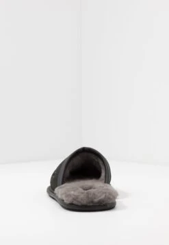 Ugg Scuff - Pantoffels - Black -Mode Schoenenwinkel da757aff0ffe4030af4ba8238bcf11e5