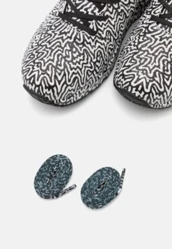 Uno - Sneakers Laag - Black/White -Mode Schoenenwinkel e15017e786444988a9e10e43c3562a1c