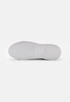 Pier One Unisex - Sneakers Laag - White -Mode Schoenenwinkel e2a5a64afecd4f079860774a1a970a80