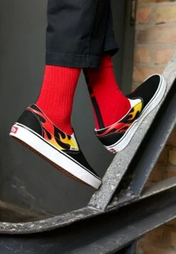 Vans Classic Slip-On- Instappers - Black/True White -Mode Schoenenwinkel e61621ece1554eac9f36aa1749d2fbd0