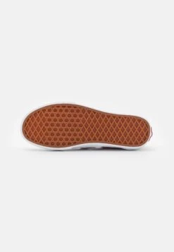 Vans Classic Slip On - Instappers - Pastel Pink -Mode Schoenenwinkel f066edb057304c9f84d070c57a44769d