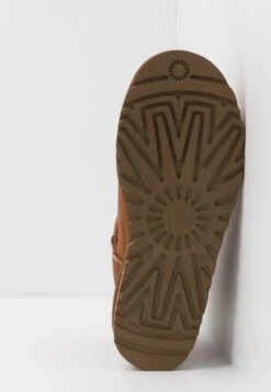 Ugg Classic Mini - Korte Laarzen - Chestnut 10 Ugg Classic Mini - Korte Laarzen - Chestnut -Mode Schoenenwinkel f0f559067ccf4590aa558b00d1910382